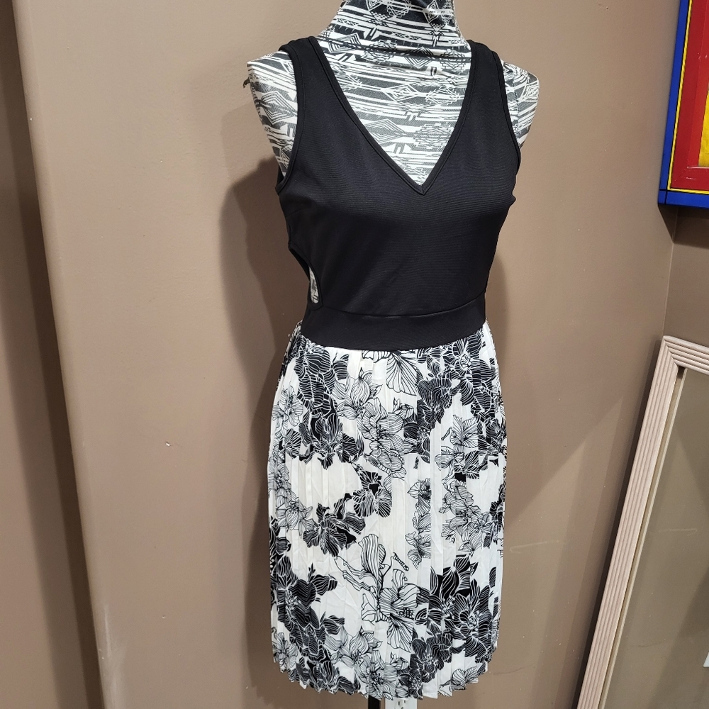 Skater Dress with Pleated Skirt and Side Cutouts Sz L Juniors *3/$30 Sale*